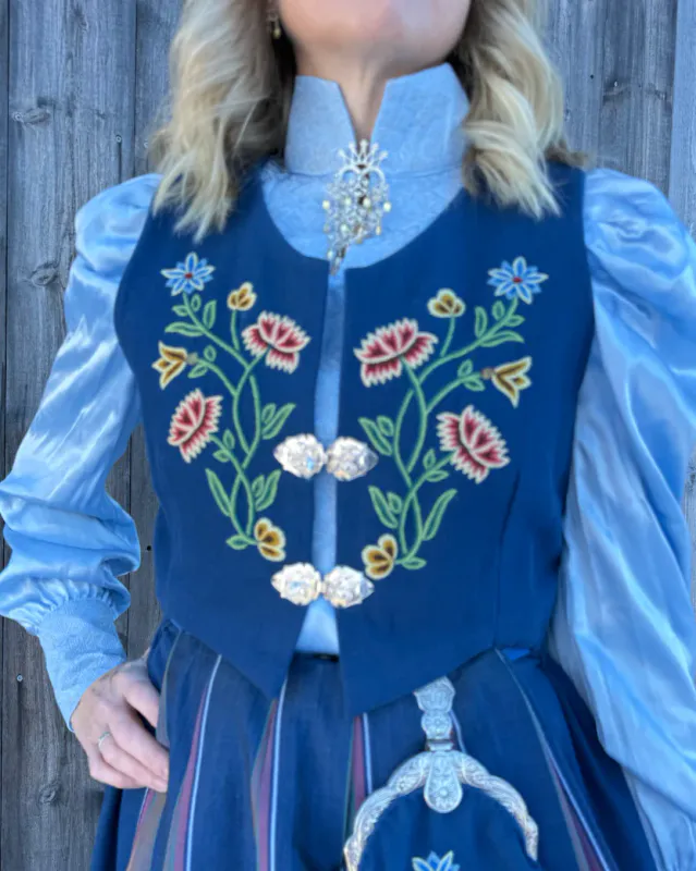 NORDlysblusen lyseblå