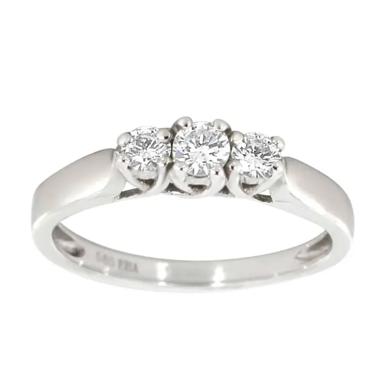 Diamantring i hvitt gull med tre diamanter 0,25ct TW/SI