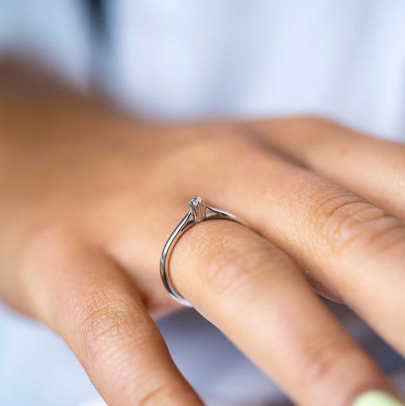 Ring i gull med diamant 0,05 ct WSI2 Anne
