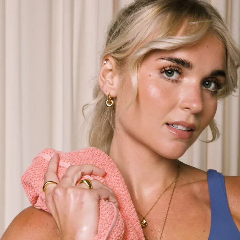 Frida Leonore Heartline hoops i forgylt stål