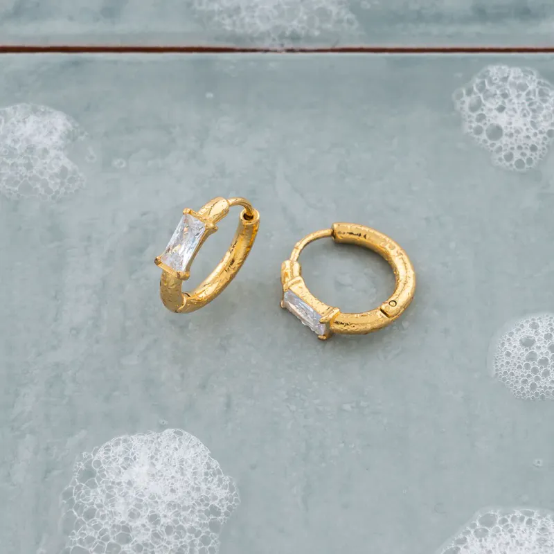 Frida Leonore Starlight hoops Starlight hoops i forgylt stål med hvit sten
